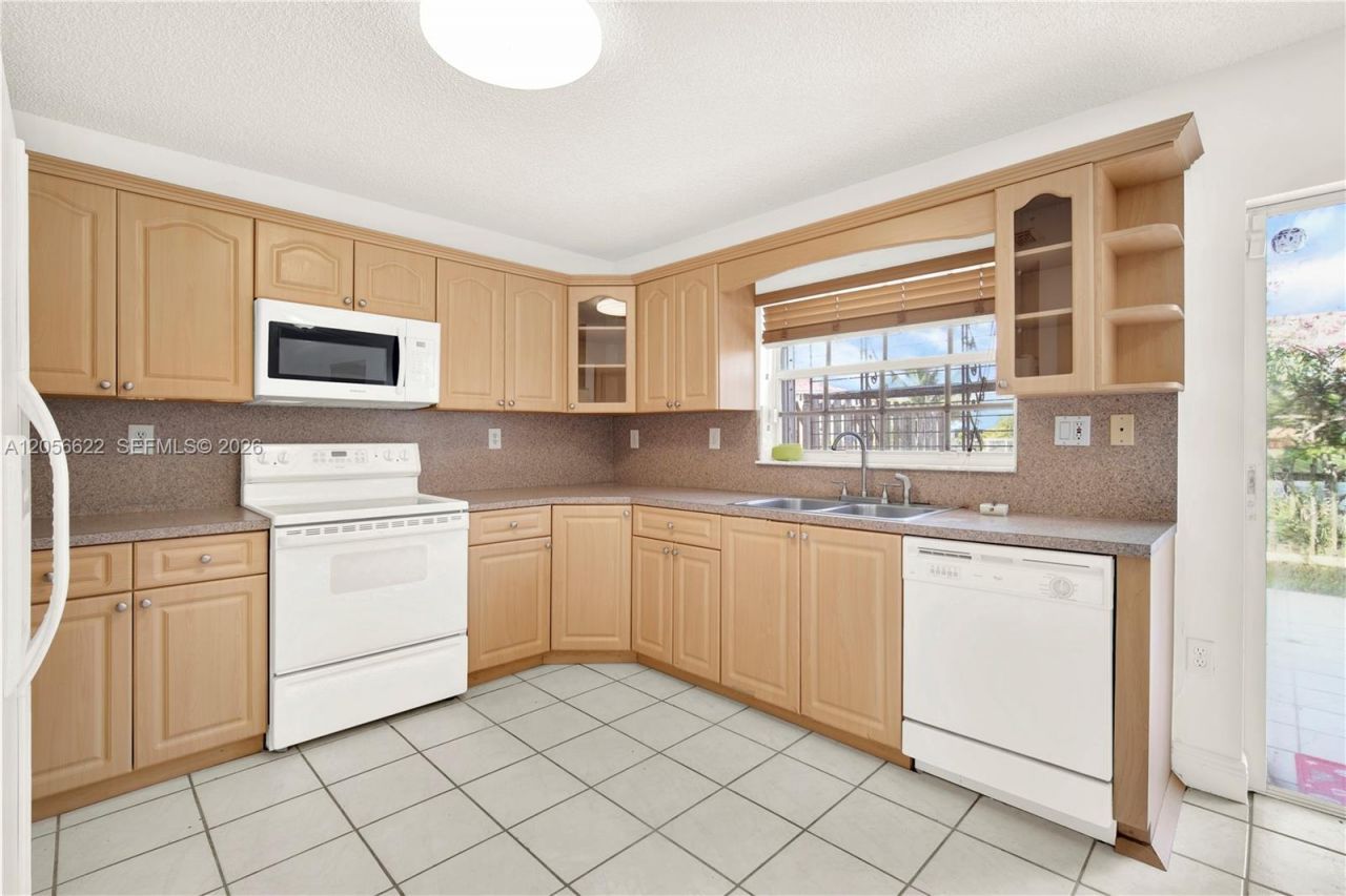 16301 SW 100th Ter, Unit ., Miami, FL 33196 Photo