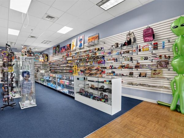 Smoke Shop for Sale in Tamiami , Kendall, FL 33184