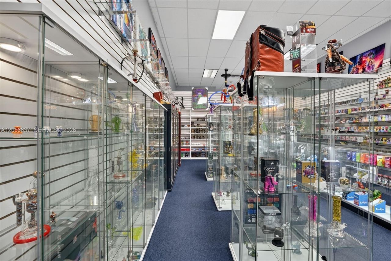 Smoke Shop For Sale In Tamiami , Kendall, FL 33184 Photo