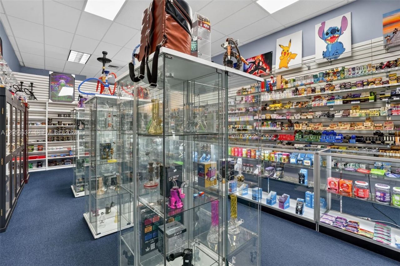 Smoke Shop For Sale In Tamiami , Kendall, FL 33184 Photo
