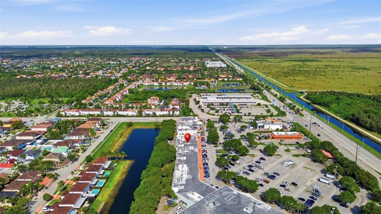 Smoke Shop For Sale In Tamiami , Kendall, FL 33184 Photo