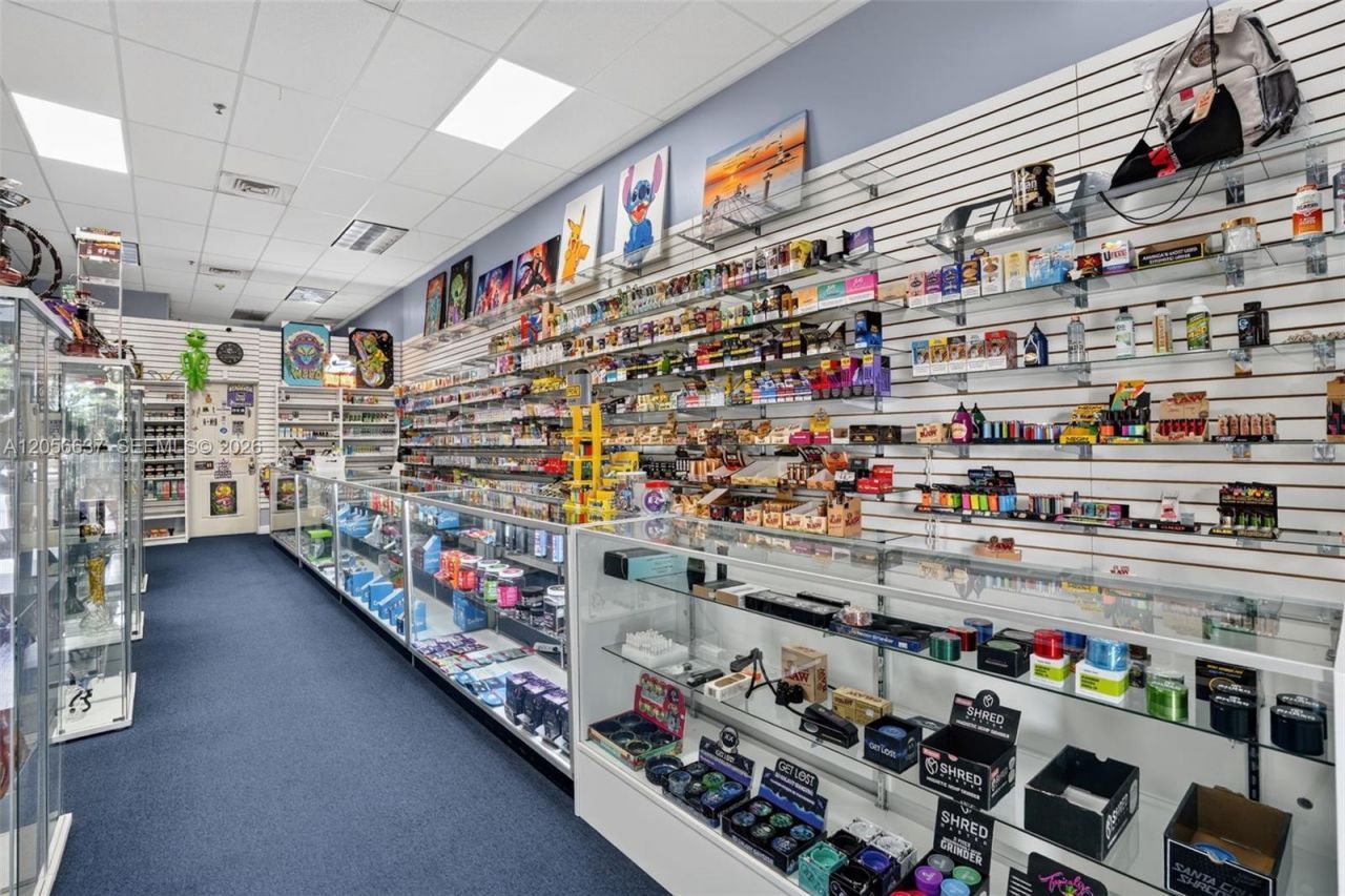 Smoke Shop For Sale In Tamiami , Kendall, FL 33184 Photo