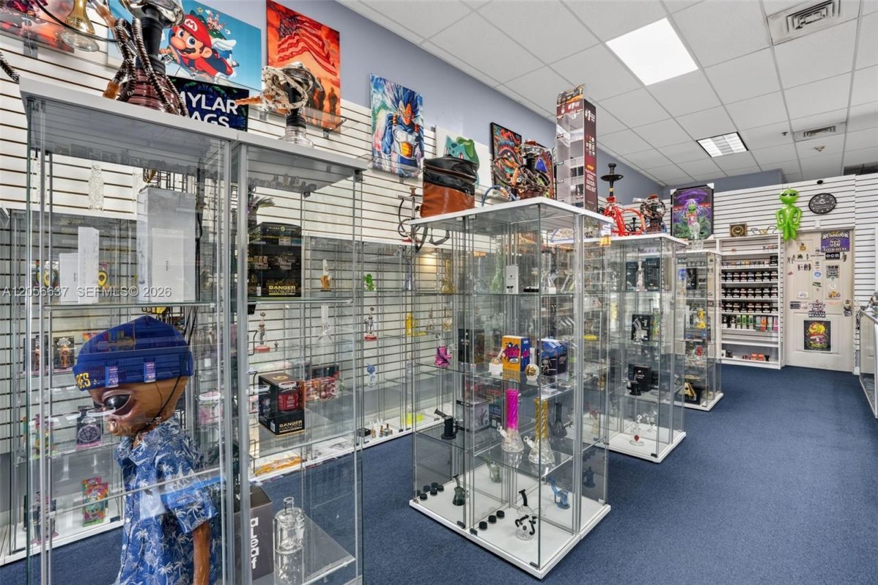Smoke Shop For Sale In Tamiami , Kendall, FL 33184 Photo