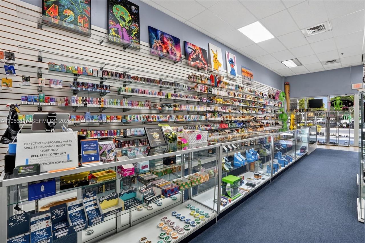 Smoke Shop For Sale In Tamiami , Kendall, FL 33184 Photo