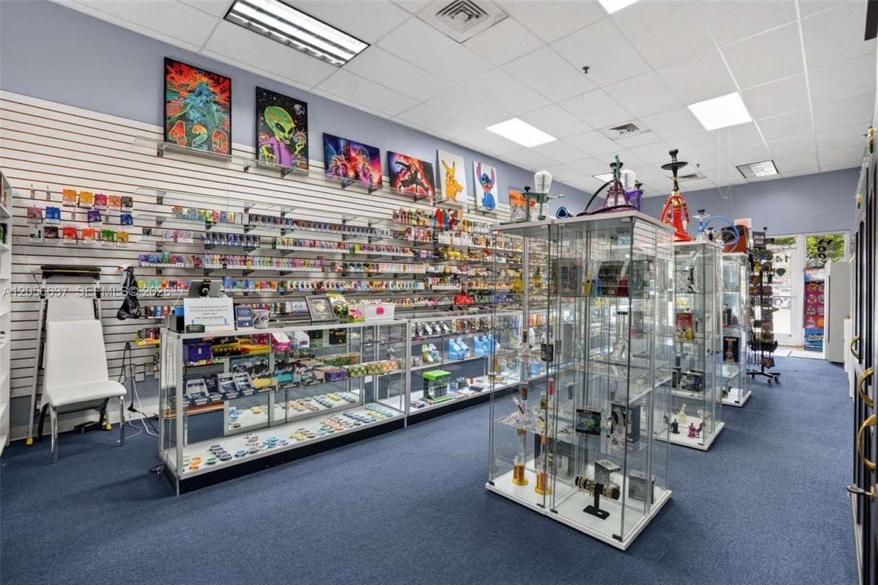 Smoke Shop For Sale In Tamiami , Kendall, FL 33184 Photo