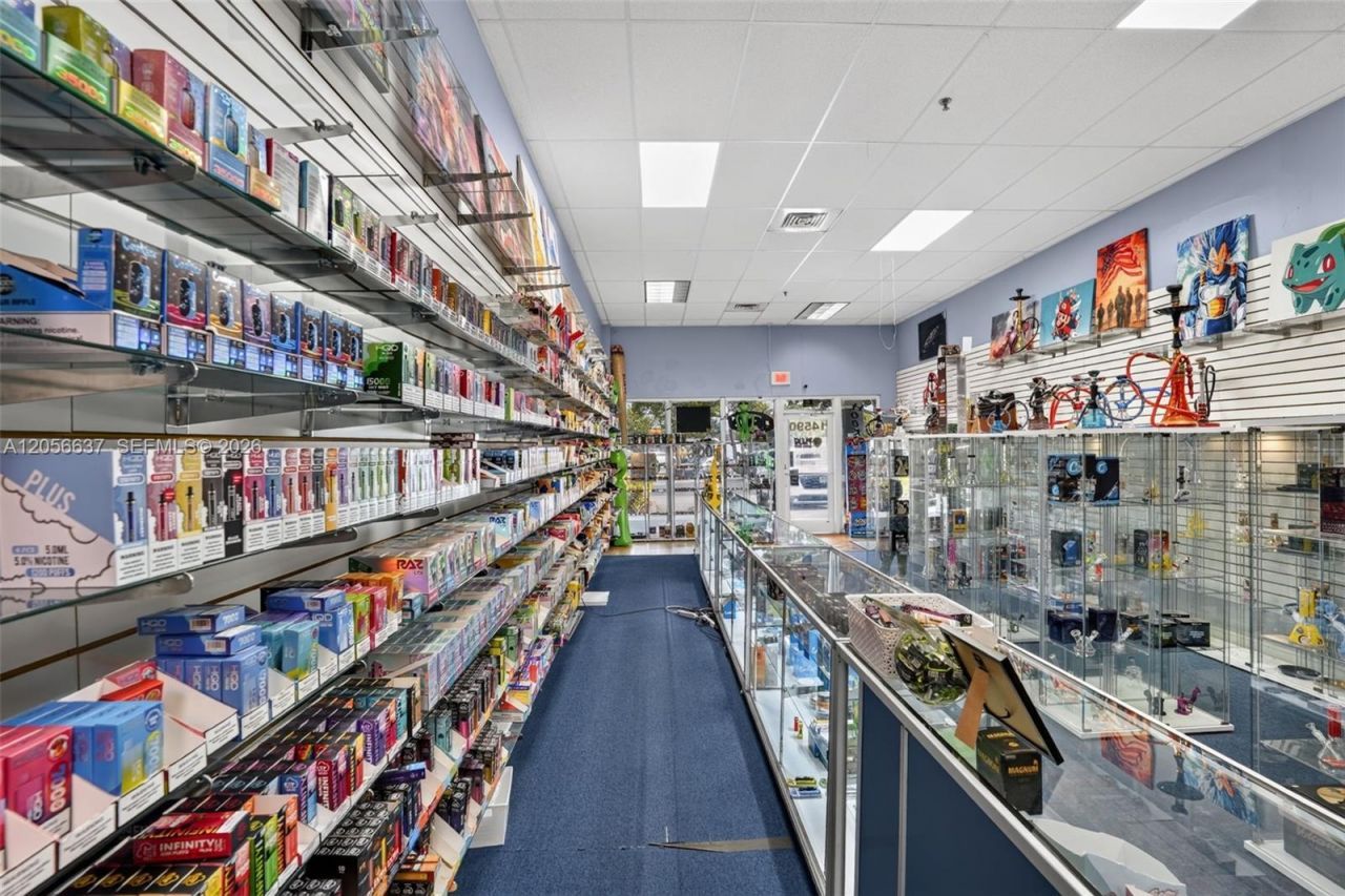 Smoke Shop For Sale In Tamiami , Kendall, FL 33184 Photo