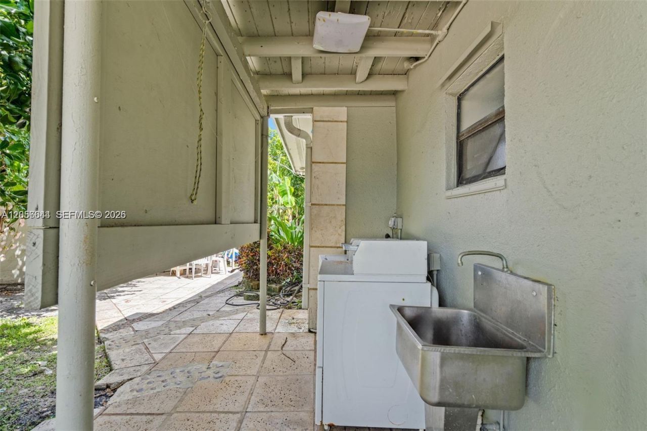 6045 Dawson St , Hollywood, FL 33023 Photo