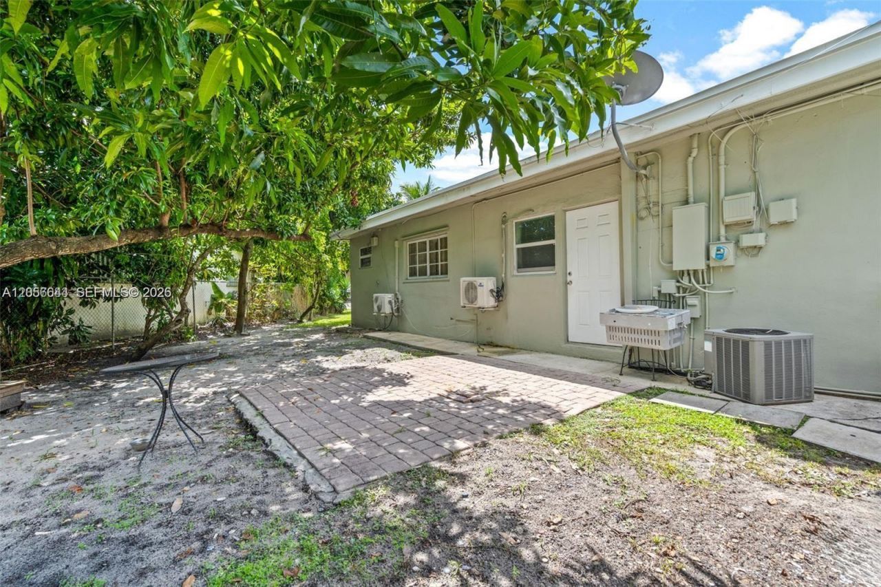 6045 Dawson St , Hollywood, FL 33023 Photo