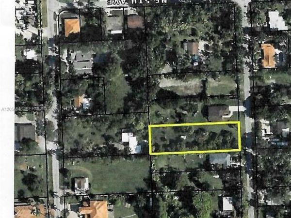 4 Av NE 152 St, Biscayne Gardens, FL 33162