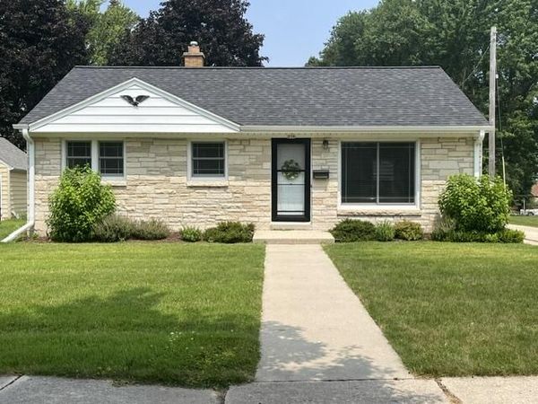 238 Lincoln Dr - N, West Bend, WI 53095