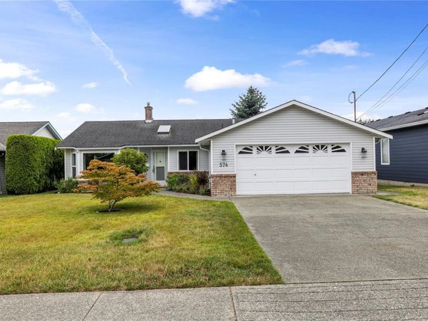 574 Hirst Ave, Parksville, BC V9P 1H8