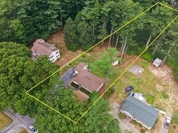 19 Pinehill St, Taunton, MA 02780