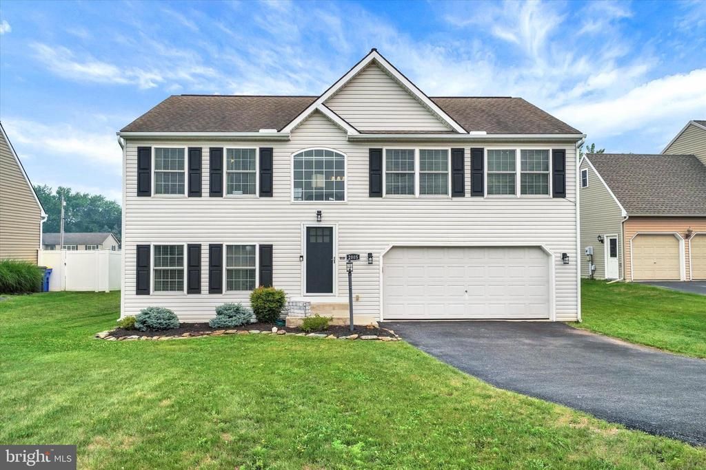 2005 ASHCOMBE DRIVE , DOVER, PA 17315