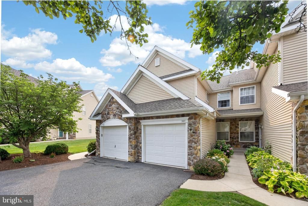 601 COUNTRY LANE , MORGANTOWN, PA 19543