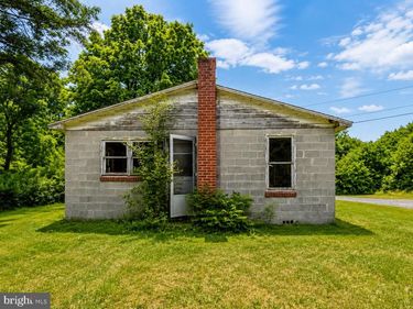 25 MICKEY LANE , MILROY, PA 17063