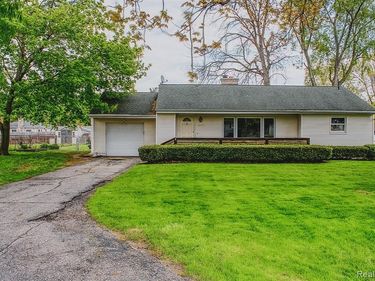 1208 Genella Street , Waterford Twp, MI 48328