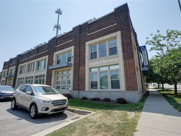 3001 Gillham Road, Unit #102, Kansas City, MO 64108