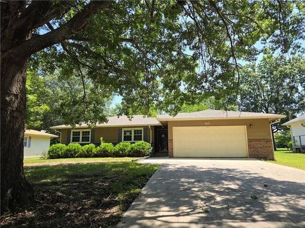 1601 S Maple Street, Ottawa, KS 66067