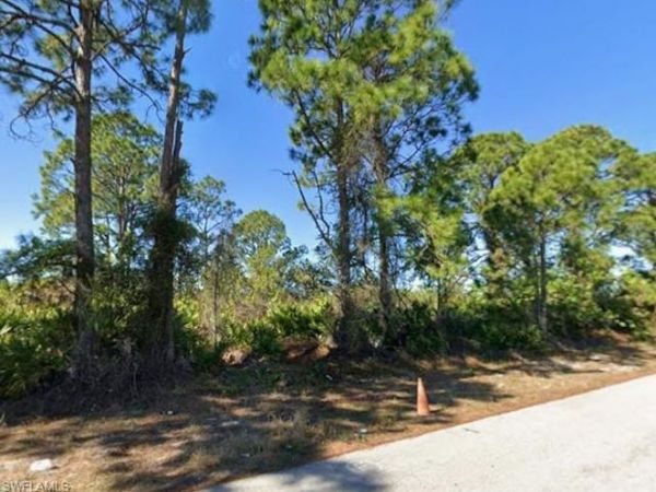394 Pauline AVE , LEHIGH ACRES, FL 33974