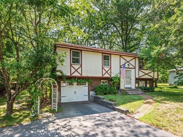 126 Bayberry Rd, North Attleboro, MA 02760