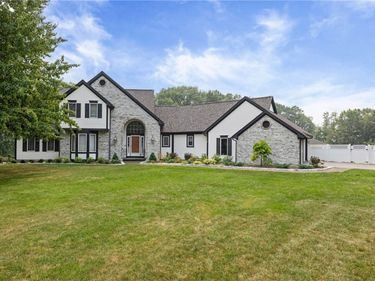19 Dixon Woods , Honeoye Falls, NY 14472