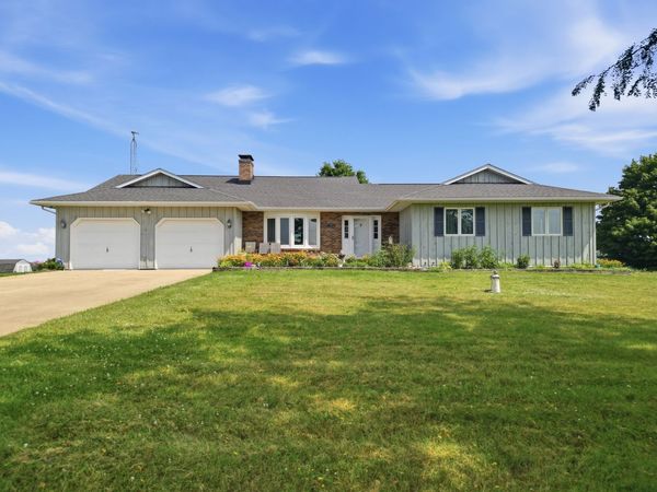 1132 Stony Point Road , Dixon, IL 61021