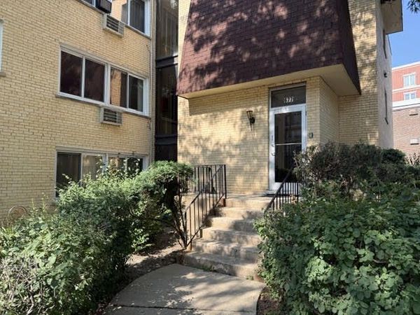 677 S RIVER Road, Unit 2A, Des Plaines, IL 60016