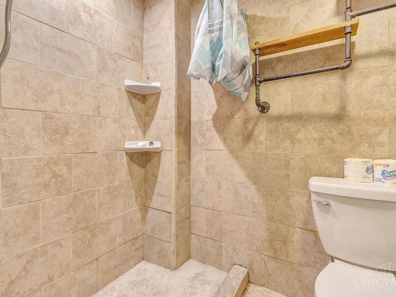 8294 Daly Road, Springfield Township, OH 45231 Photo 8