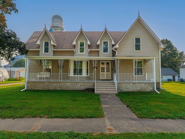 102 N MASON Street, New Holland, IL 62671