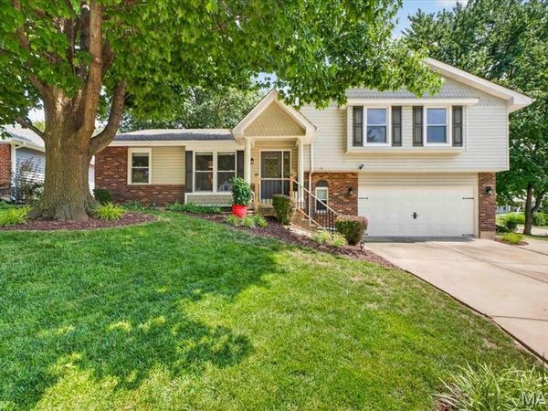 525 Country Manor Drive, St Peters, MO 63376
