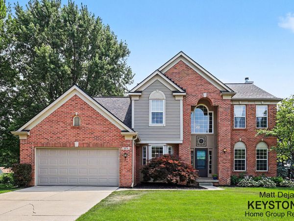 3870 Windwood Drive NE, Rockford, MI 49341