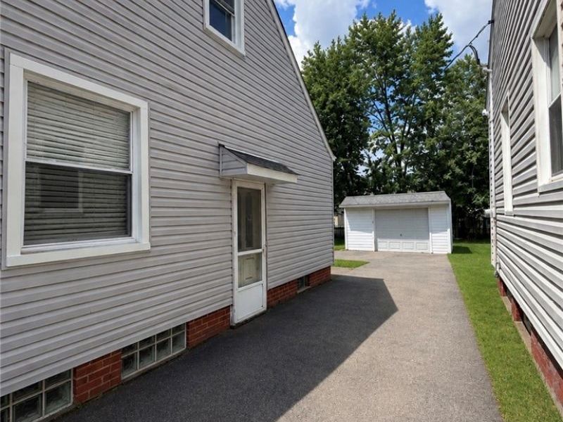 21419 Libby Road , Maple Heights, OH 44137 Photo 3