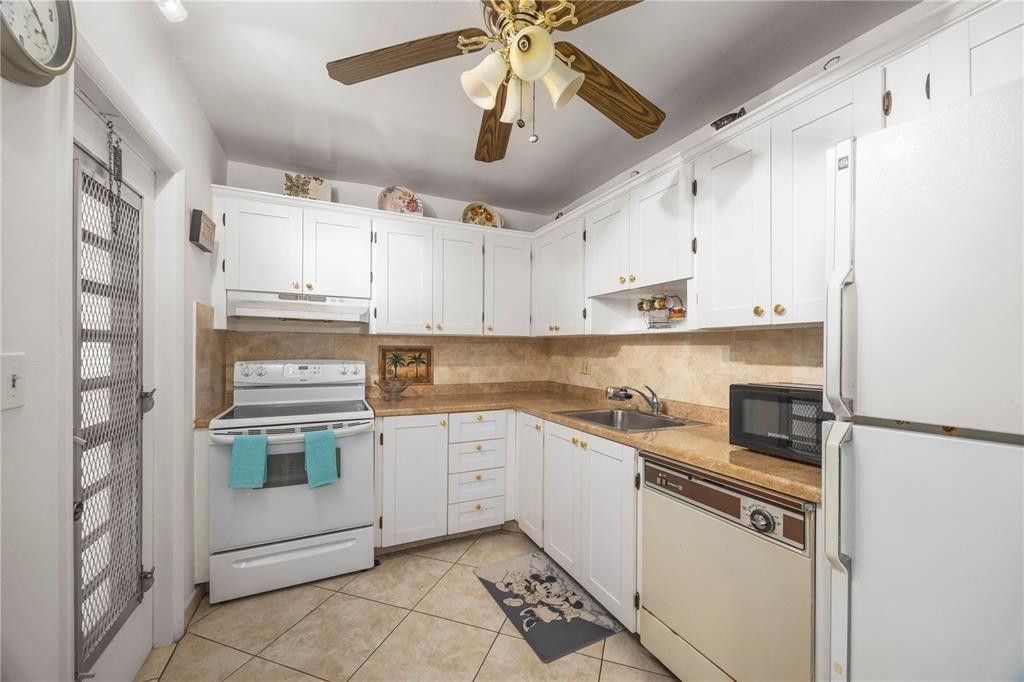 3990 NW 42nd Avenue, Unit 311, Lauderdale Lakes, FL 33319 Photo