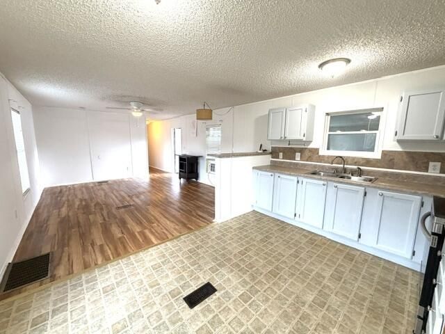 8423 SE Sandy Lane, Hobe Sound, FL 33455 Photo
