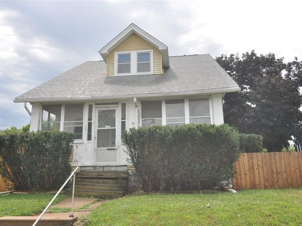 633 19th Avenue , Cedar Rapids, IA 52404