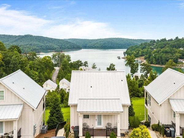 114 E Harbor View Lane, LaFollette, TN 37766