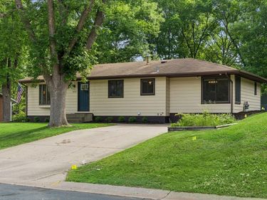 6631 Oakwood Street, Rockford, MN 55373