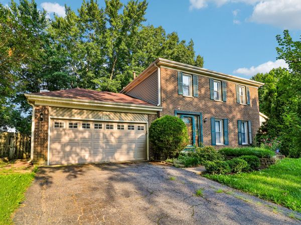 702 Buffalo Circle , Carol Stream, IL 60188