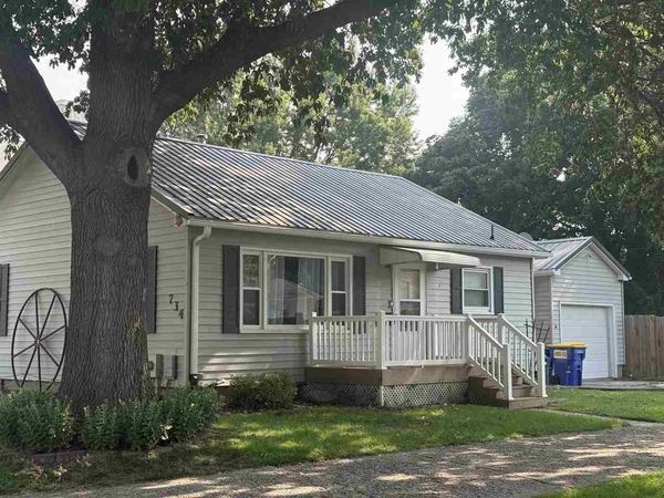 734 S 4th Ave, Washington, IA 52353