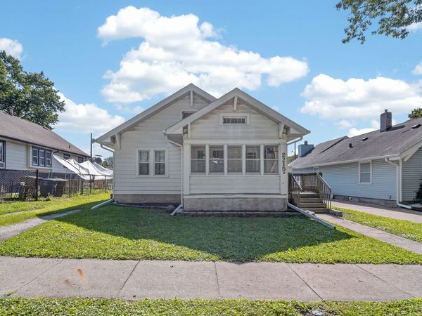 2215 York Street , Des Moines, IA 50316