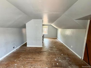 15431 Saratoga Street , Detroit, MI 48205