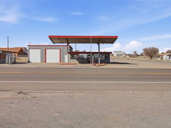 101 W 11th Street, Hobart, OK 73651
