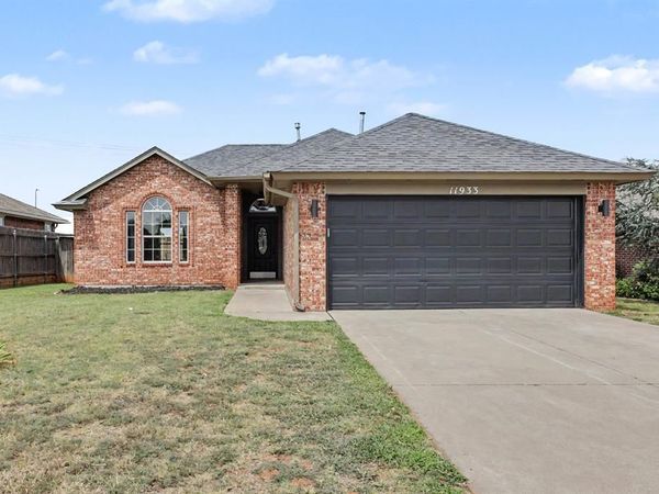 11933 NW 7th Street, Yukon, OK 73099