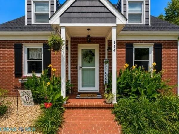 114 Main Street , Reedville, VA 22539