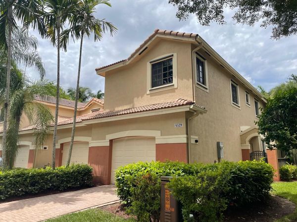 4329 VINEYARD Circle, Unit 4329, Weston, FL 33332