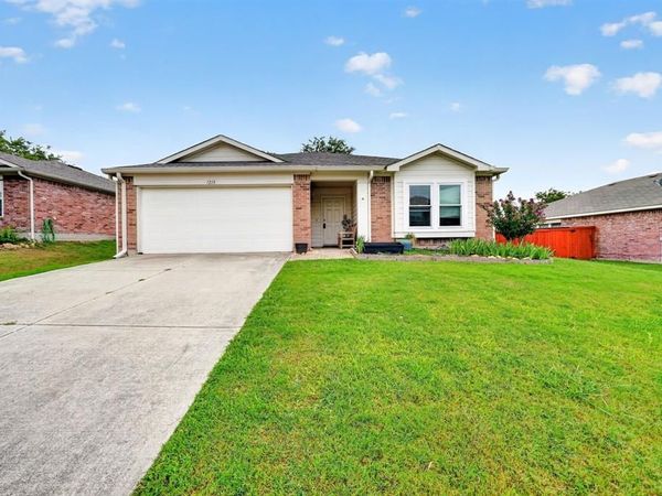 1218 Feather Crest Drive, Krum, TX 76249