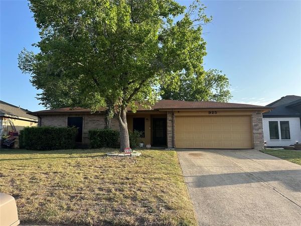 925 Woodcrest Drive, Lancaster, TX 75134