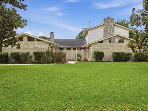 1633 WILLOW CREEK RD, Seguin, TX 78155