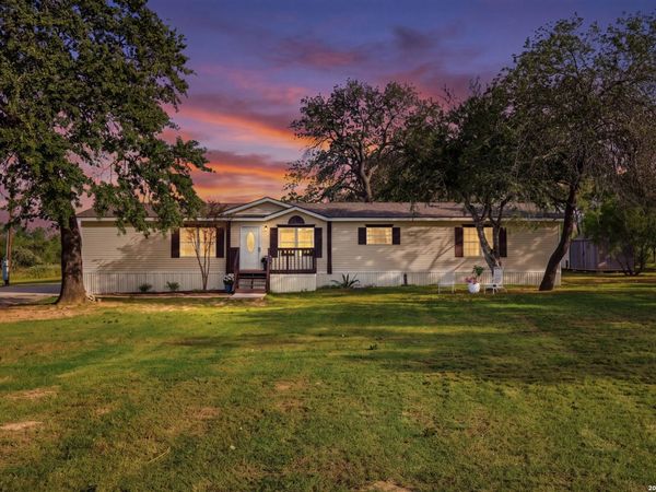 380 SARA LN, Lytle, TX 78052