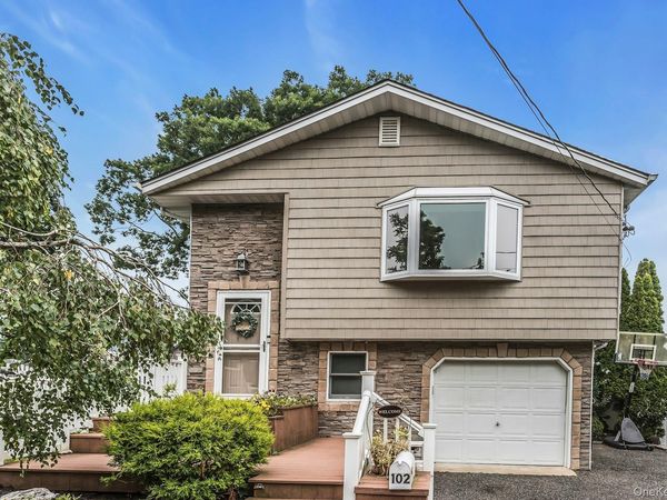 102 Willett Avenue , Sayville, NY 11782